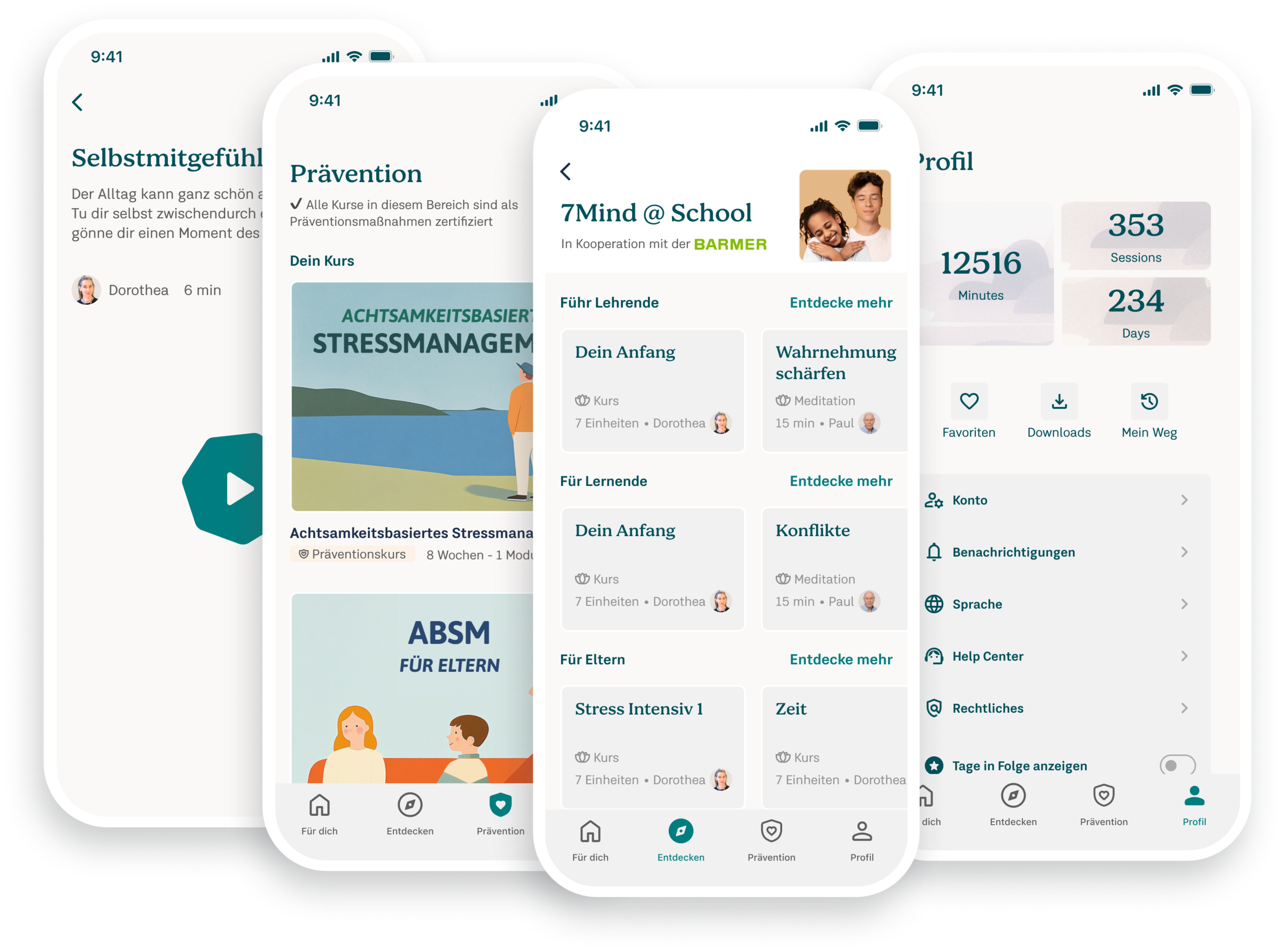Vier nebeneinander angeordnete Smartphone-Displays mit verschiedenen Ansichten einer Achtsamkeits-App, darunter Statistiken, Übungen zu Selbstmitgefühl, Konzentration und thematische Angebote.“